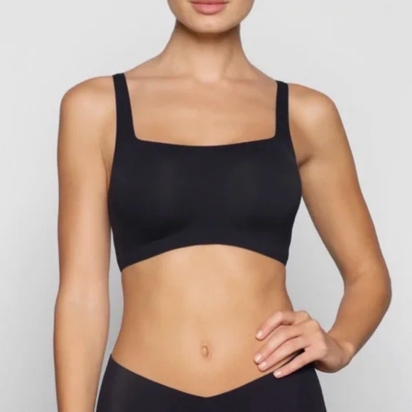 SKIMS Other - SKIMS *NWT NAKED SCOOP BRA | COLOR: ONYX